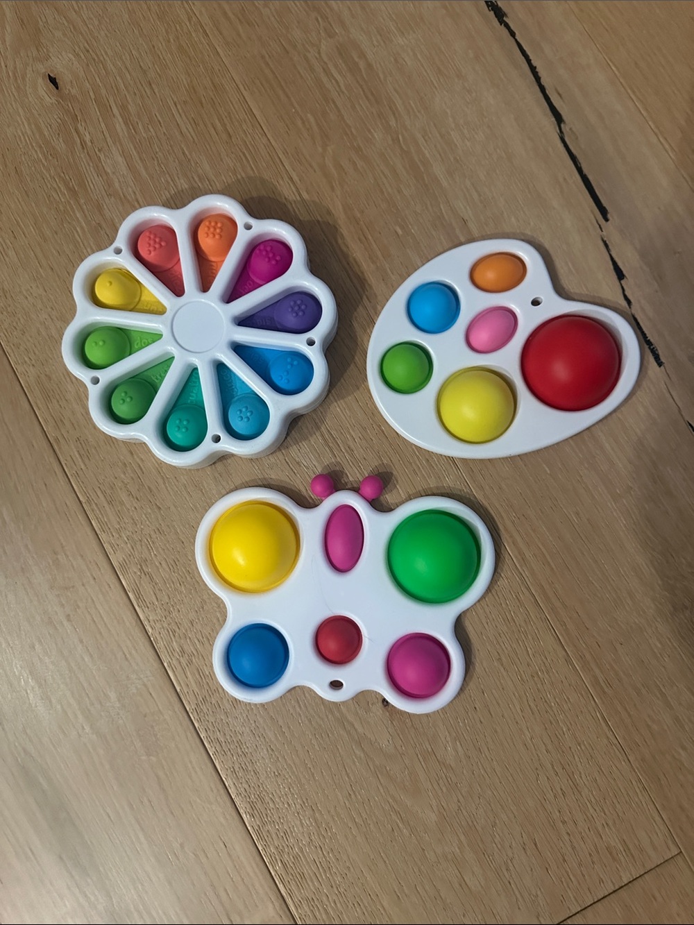 Multicolor Kids Dimple Pop-It Fidget Toy Set - 3-Pack Rainbow colors - Spanish #